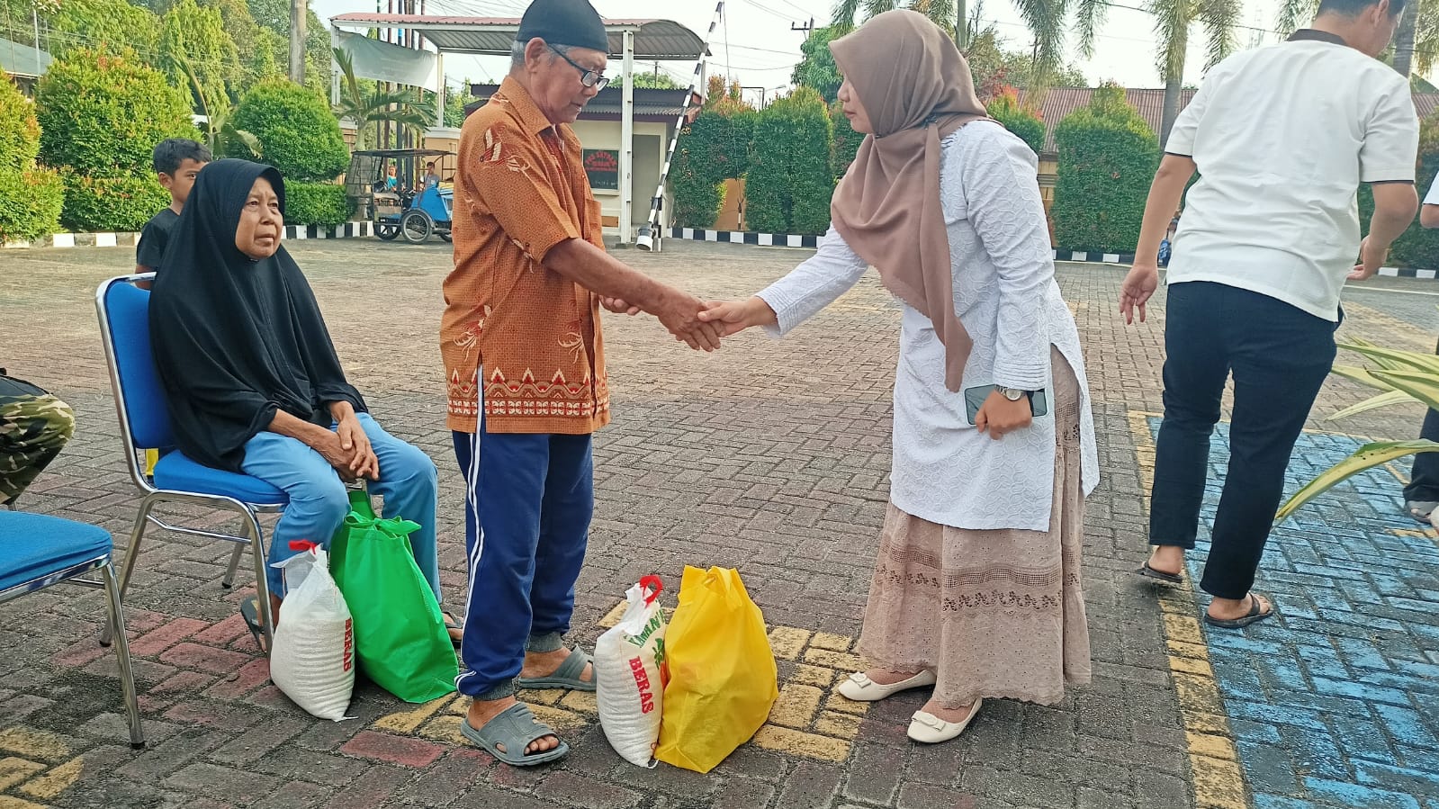 pembagian zakat 7